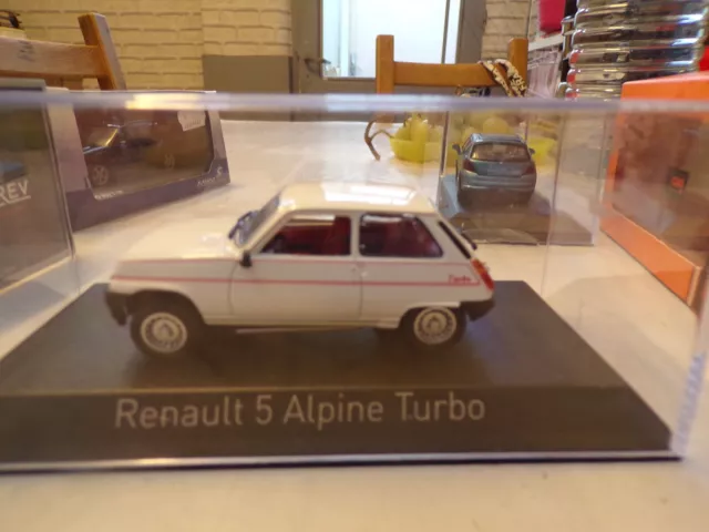 Voiture miniature 1/43ieme..Renault 5 Alpine Turbo..3 porte..de 1983..s/boite