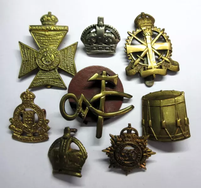 Job Lot of WW1, WW2 MILITARY CAP, COLLAR BADGES x8