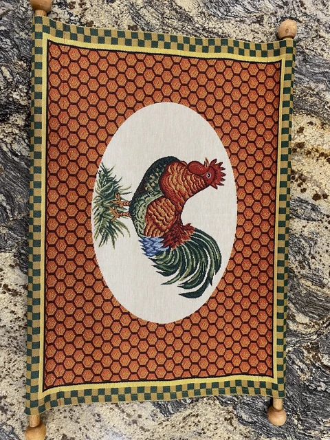 Aguja de gallo de arte popular con dos pergaminos de madera
