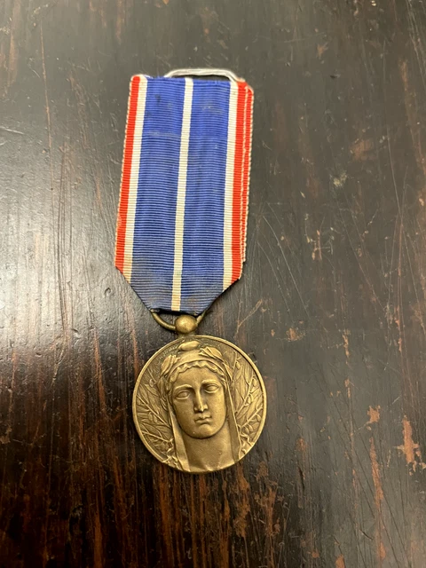 V REPUBLIC Médaille, Fédération Des Anciens De La Rhénanie Et De Ruhr Sup,fme 870443,a