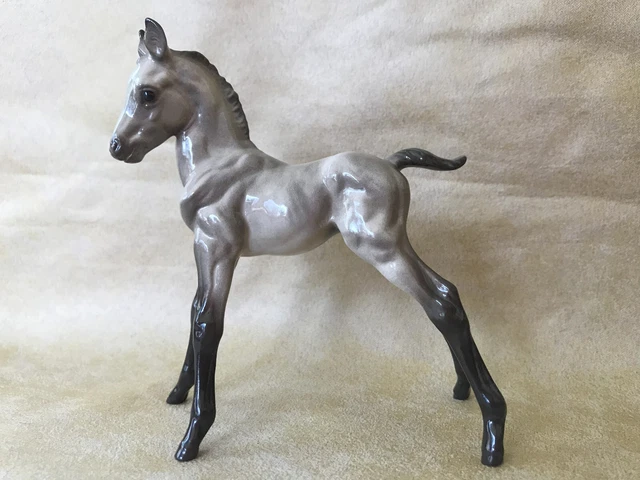 Hagen Renaker Collector's Club - Steel Grey Vangaurd 