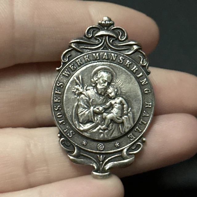Ancien Bouton De Manchette En Métal Argenter Religieux A Identifier 3