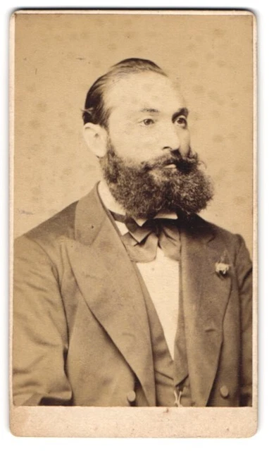 Photography Wilhelm Schiller, Frankfurt / Main, gentleman in suit with bow tie and vol