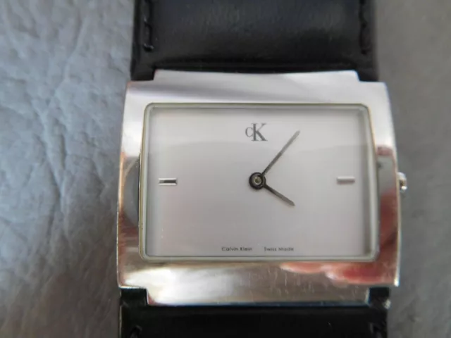 Calvin Klein Montre Bracelet Cuir Noire Grise Acier Inoxydable Rectangle Femme