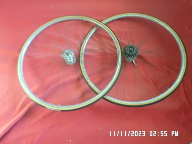 Paire De Roues Giant EXT Pro Pour Vélo De Route - Jantes DP18 Carbone, Moyeux Composites, 700c, 9 Vitesses - Occasion En Bon état