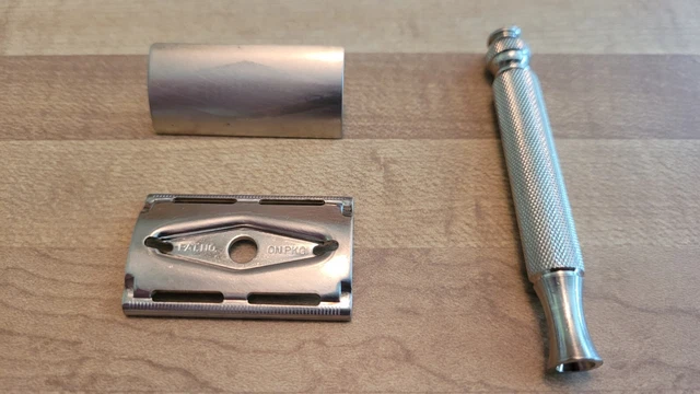 Gillette Tech Safety Razor 1959 E2