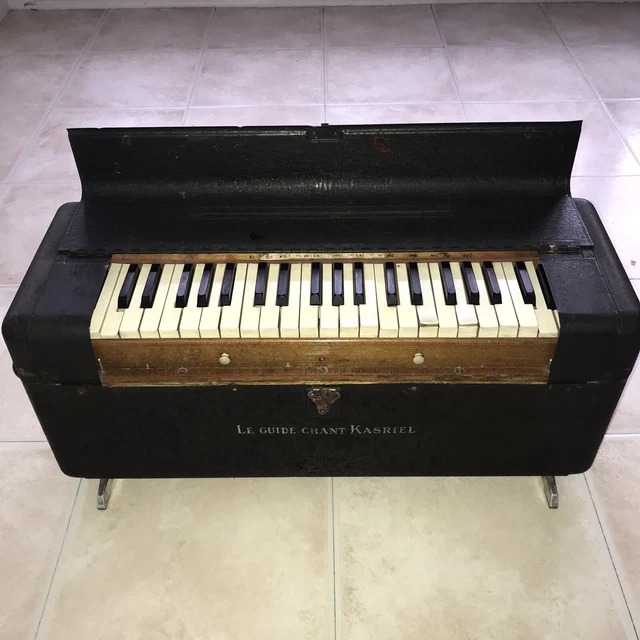 Harmonium , harmonica , orgue , piano Le guide Chant Kasriel manuel à soufflet
