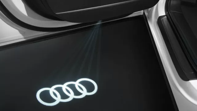 Emblem Schriftzug Projektion Audi Ringe Original Audi LED Einstiegsbeleuchtung