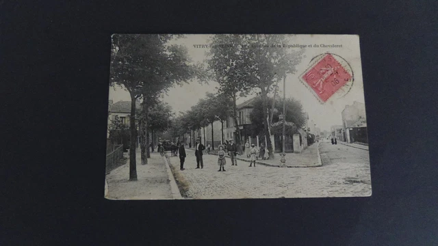CPA 94 Vitry sur Seine Les Avenue de la République et du Chevaleret
