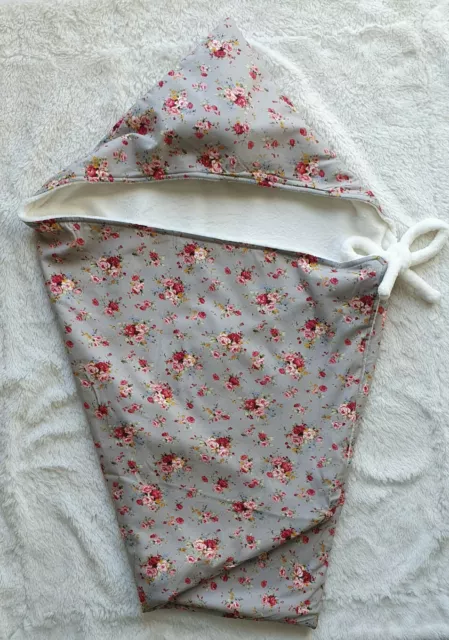 Une enveloppe de couverture bébé super douce, confortable, à capuche