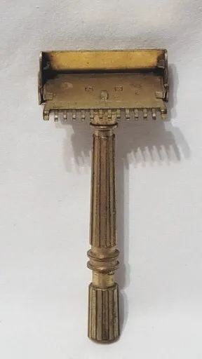 Antique 1930s Era Gem Micromatic Open Comb Single Edge Safety Razor
