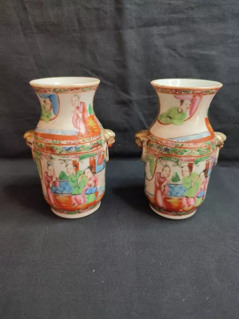 Ancienne paire de petits vases en porcelaine de Canton Chine XIXème siècle