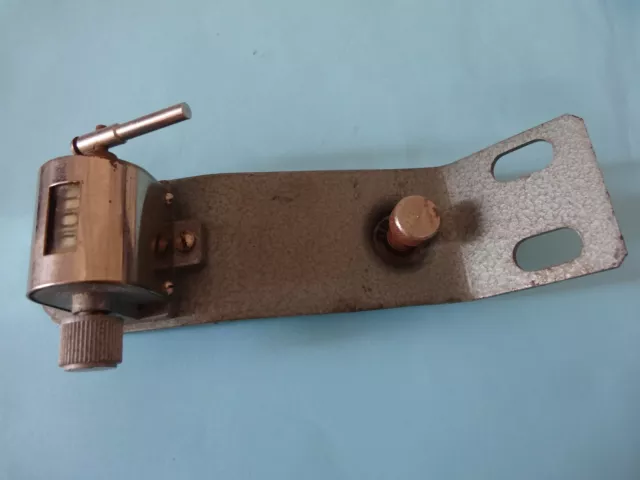 Vintage COMPTEUR DE RANGS + SUPPORT pour MACHINE A TRICOTER ERKA T-8
