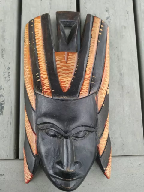 Masque Ethnique/Tribal en bois  du Kenya 1990. Haut 23 cm. TB état