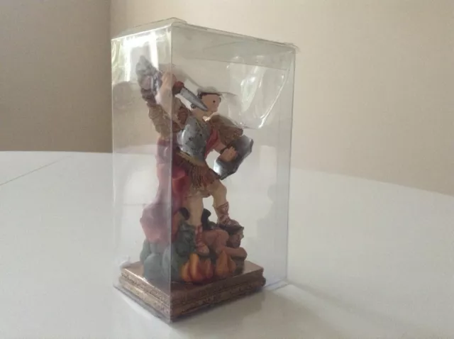 Petite statue de Saint Michel, dans sa boîte 2