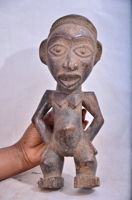 African tribal art, statue from Democratic Republic of Congo