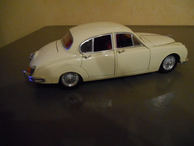 miniature auto 1/18 maisto