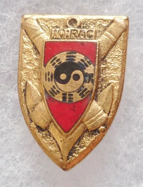 Insigne boutonnière à vis 10° RAC Indochine Régiment Artillerie Coloniale Drago