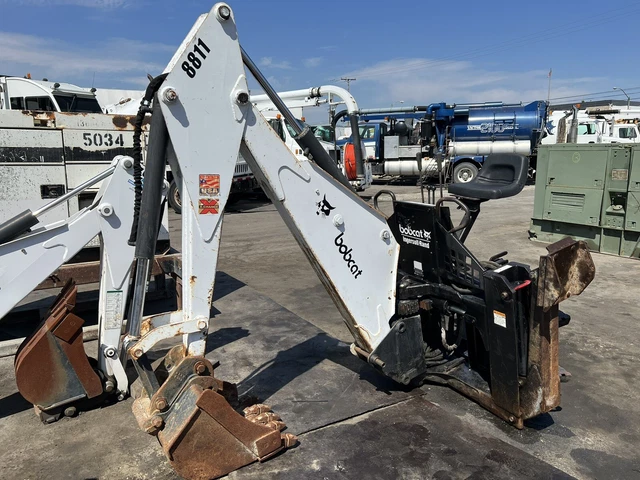 Bobcat 8811 Backhoe, Skidsteer Attachment, Quick Attach