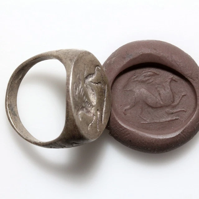 Silver Seel Ringe ANCIENT ROMAN SILVER seal ring-depicting a Griffyn - circa 100-300 A.D ...