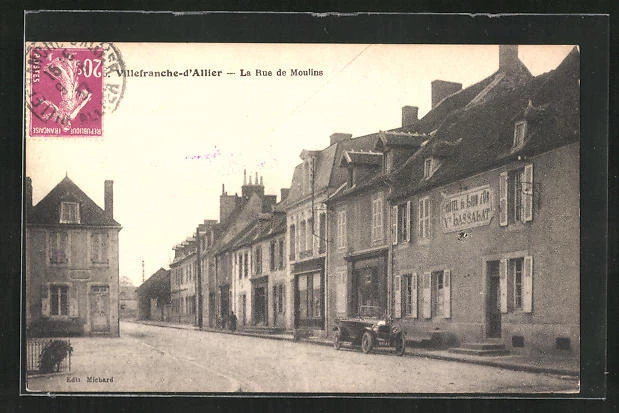 CPA Villefranche-d'Allier, La Rue de Moulins, view from the street 1937
