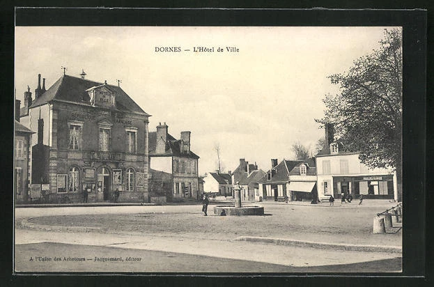 CPA Dornes, L´Hotel de Ville