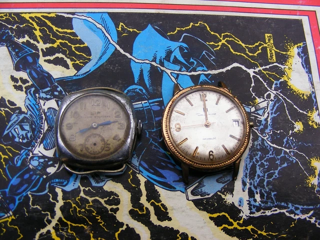 Horloge de bureau Harwell à trois aiguilles, dorée - ES5374 Horloge de bureau Harwell à trois aiguilles, dorée - ES5374