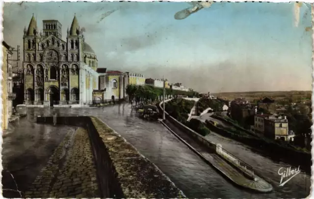 CPA AK ANGOULEME - La Cathédrale St-PIERRE XII s. et les remparts (654452)