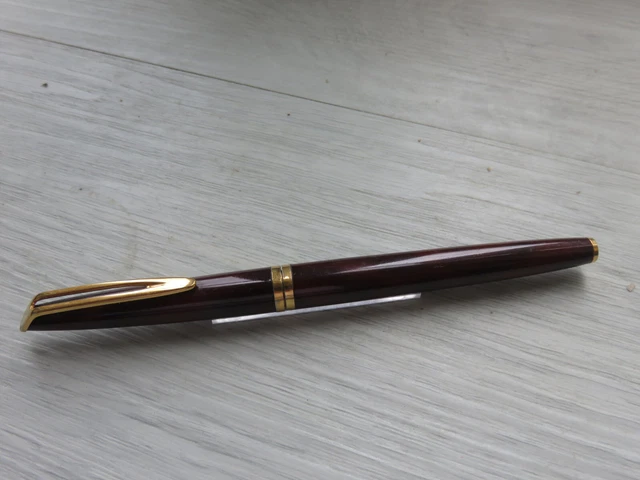 At Auction: WATERMAN CARÈNE Orange fountain pen. Nib in 18 Kts. gold