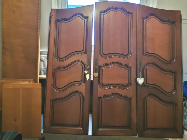 Armoire style louis XV 3 portes  en merisier