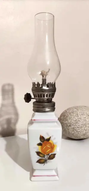 Jolie ancienne lampe à huile / pétrole en céramique - vintage