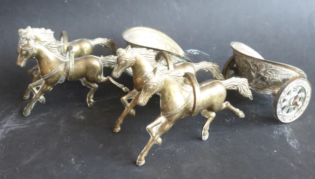 Petite Statue Ancienne En Cuivre - Char Antique Avec Chevaux Et Lancier - Sculpture Déco 12cm