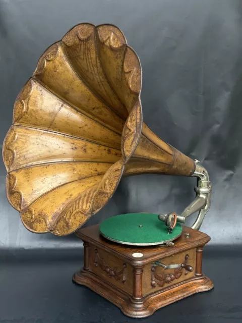 His Master's Voice. D.G.A.G.  Antik Grammophon. TRADE MARK.  Original ! MONARCH