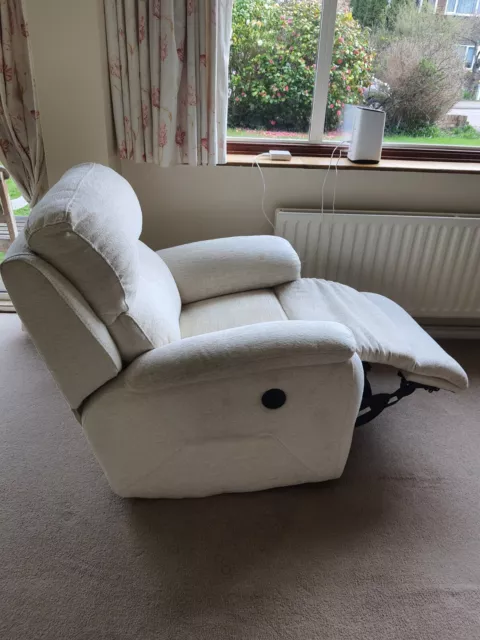 DFS NAVONA  ELECTRIC RECLINING CHAIR Cream