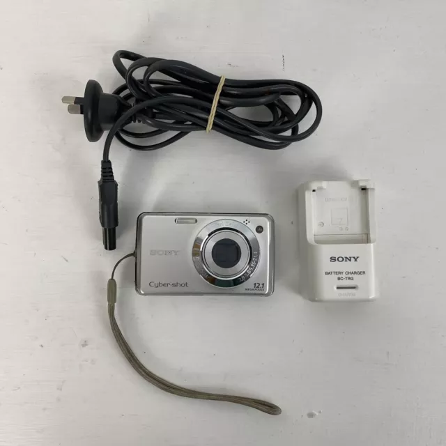 Sony Cybershot DSC-W210 CCD 12.1 Megapixel Carl Zeiss Vario Tessar With Charger