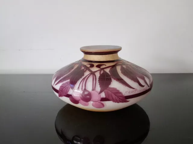 Ancien vase art nouveau signé A Delatte Nancy. Verre multicouche. Pate de verre.
