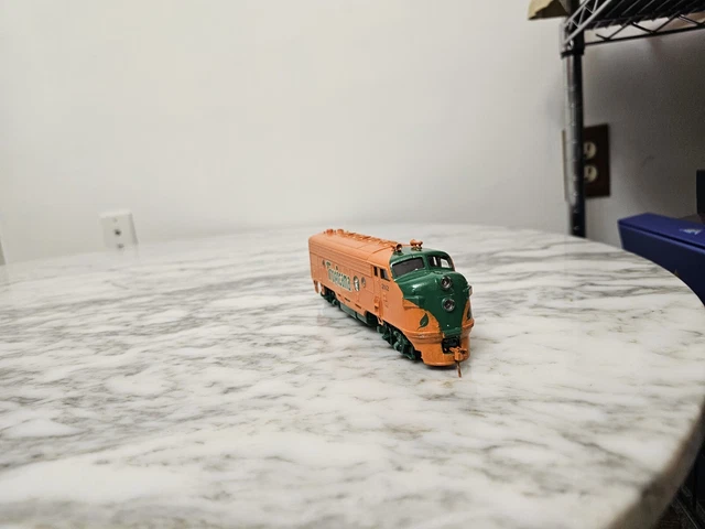 Athearn HO Custom Tropicana F7A and F7B Non powered Diesel Locomotive Engines