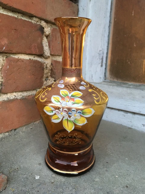 ancienne petite carafe en verre émaillé motifs fleurs peints