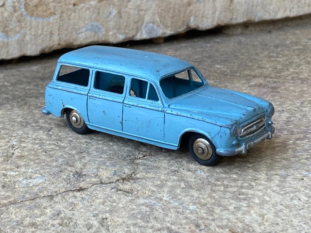 DINKY TOYS FRANCE PEUGEOT 24 U familiale ref : 24 F vintage bon état d’origine