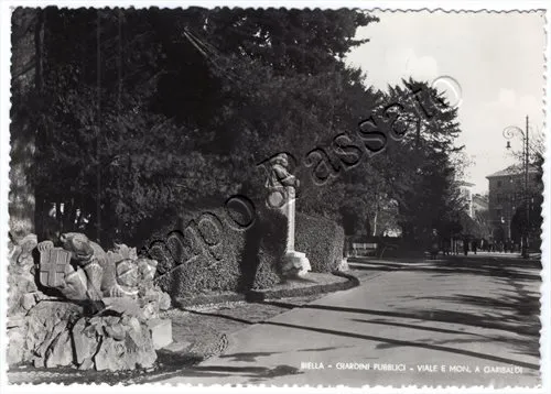 Cartolina di Biella, giardini pubblici e monumento a Garibaldi - 1963