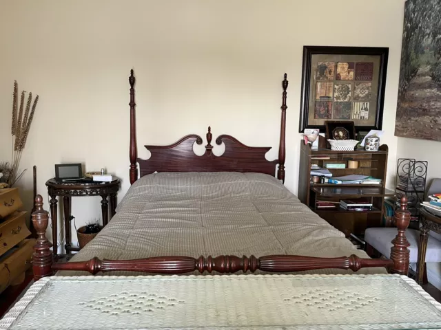 Mahogany 4 poster bed Frame And Full Size Mattress & Box Spring Good