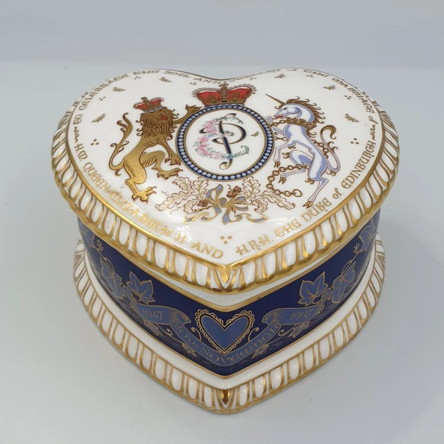 ROYAL CROWN DERBY Boîte forme cœur Queen Elizabeth II 50th Wedding Anniversary