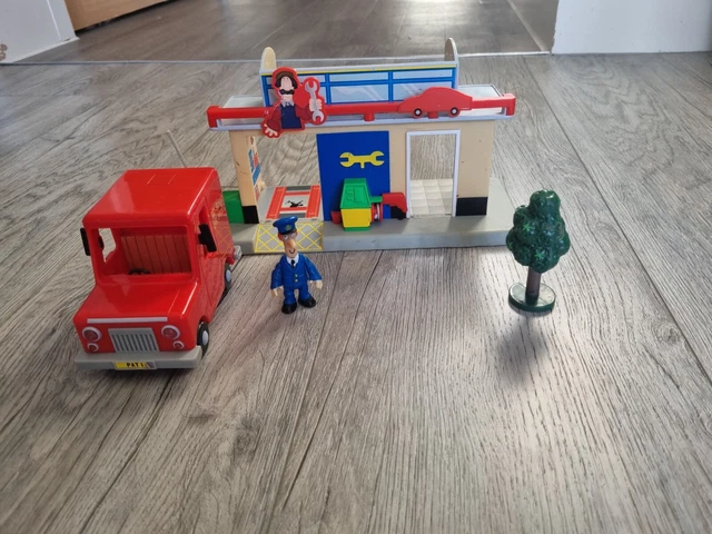 postman-pat-ted-s-garage-playset-with-postman-pats-talking-van-and