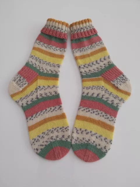 Handgestrickte Socken.