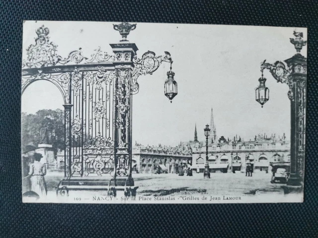 CPA 54 NANCY - Sur la Place Stanislas - Grilles de Jean Lamour