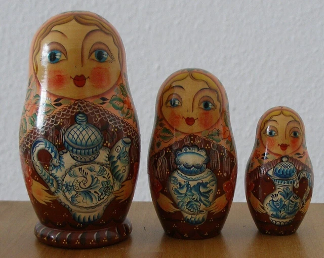 Matroschka. Babuschka. Matrjoschka! 3 Holzpuppen! Handgemalt, signiert! 1992
