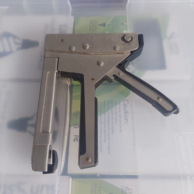 SEARS/CRAFTSMAN HEAVY DUTY Dual Power Hand STAPLER MODEL, 60 OFF