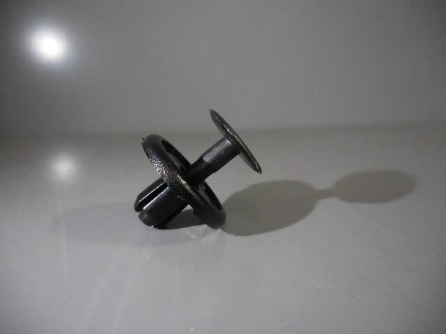 Genuine Toyota Fender Liner Clip 90467-07214