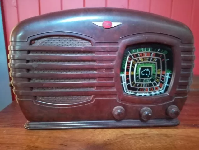 1940s Tasma Bakelite Valve radio