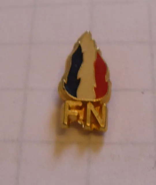 Pin's FN FRONT NATIONAL FLAMME TRICOLORE EMBLEME LE PEN